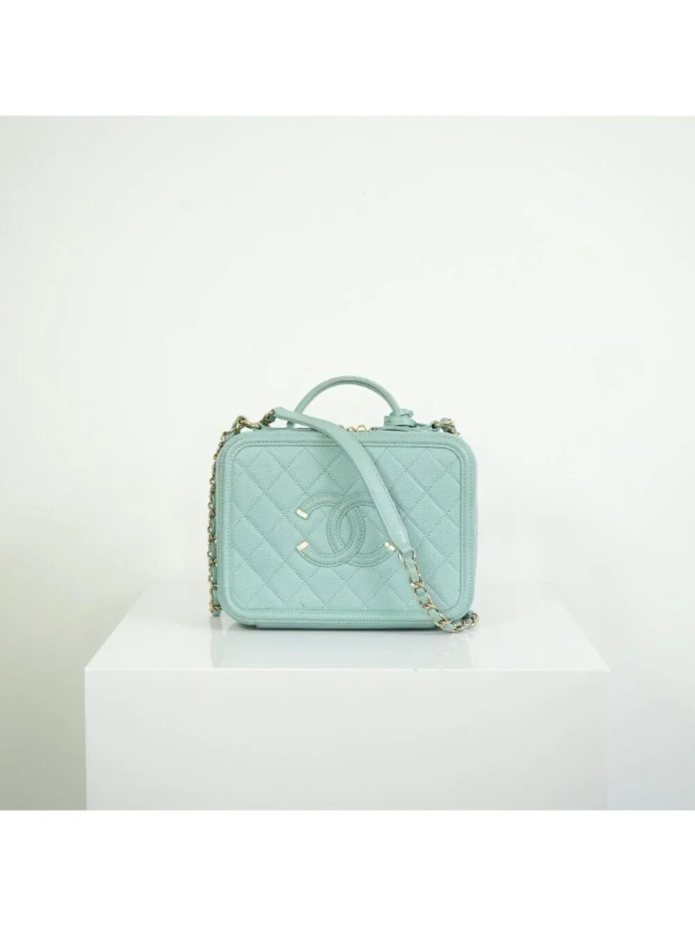 CHANEL includes good certificate
